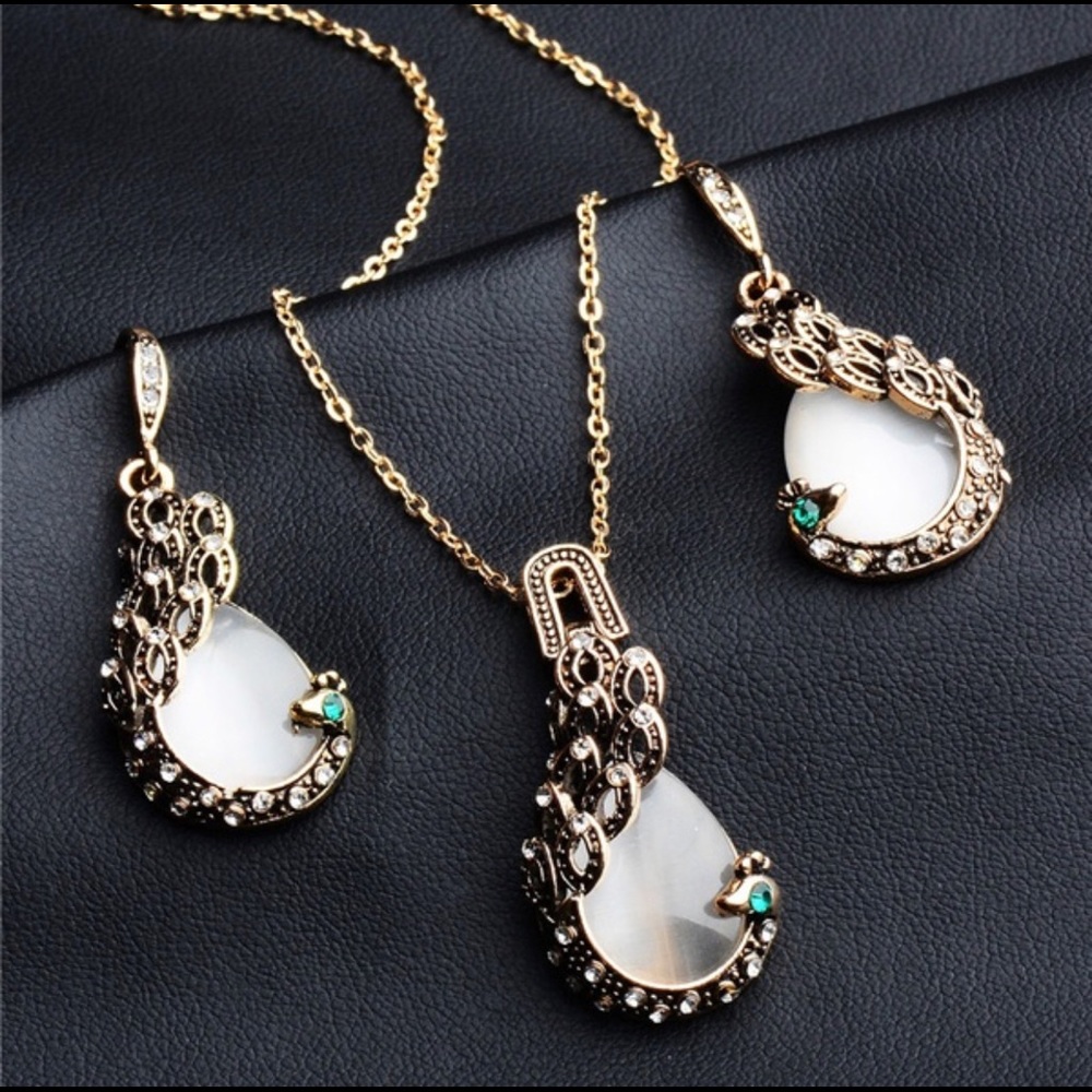 Rhinestone necklace and earrings set